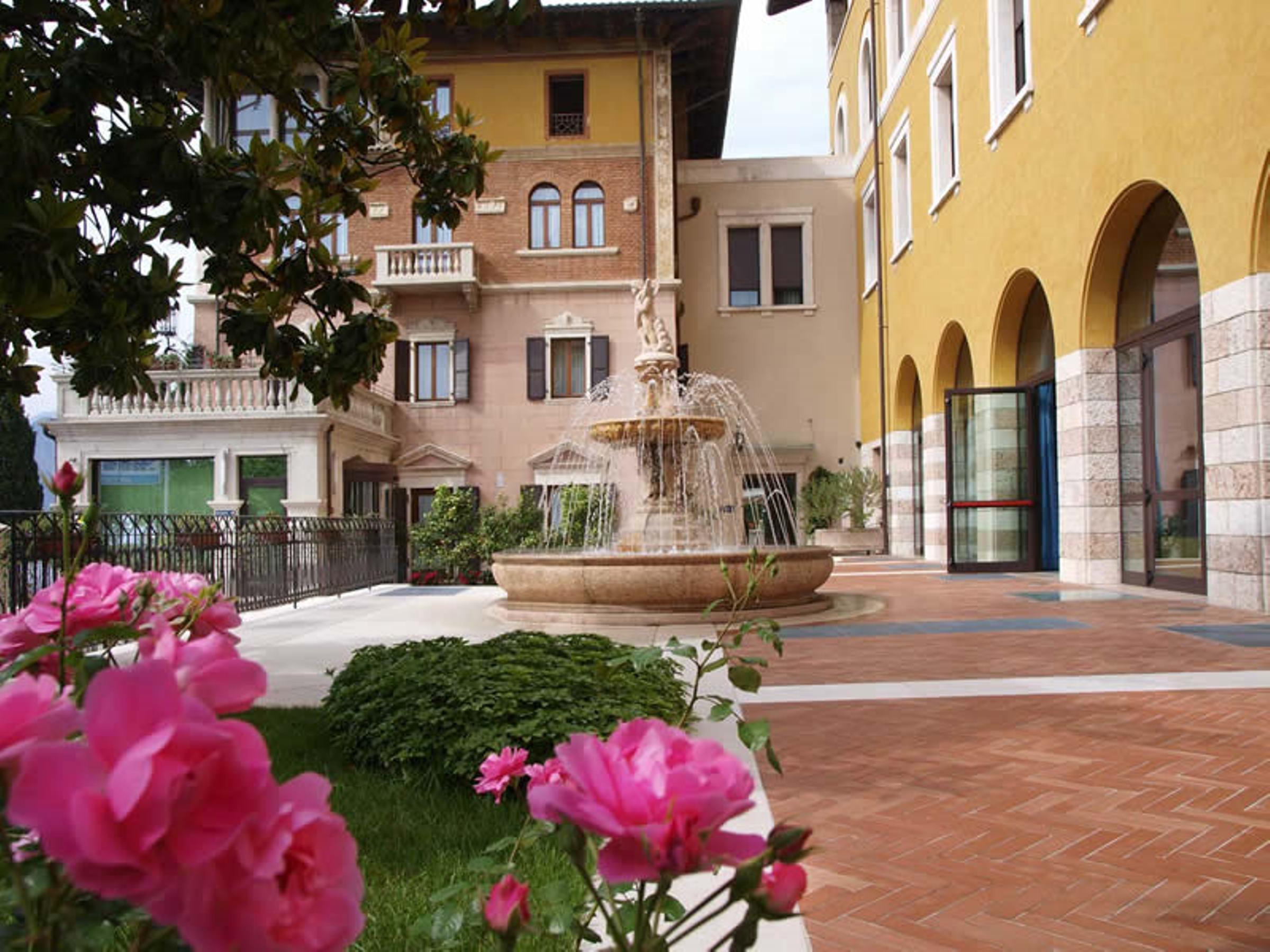Hotel Garda Family House Castelletto Di Brenzone Exterior foto