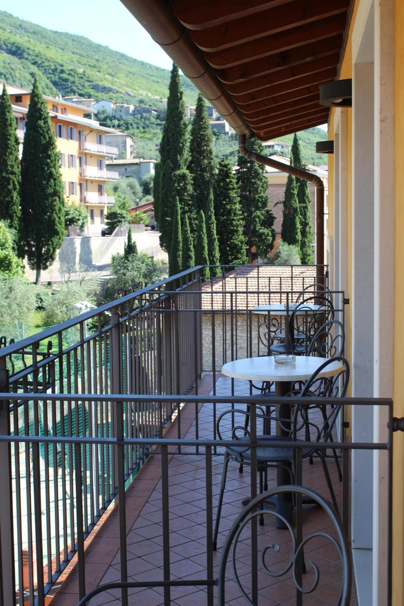 Hotel Garda Family House Castelletto Di Brenzone Exterior foto